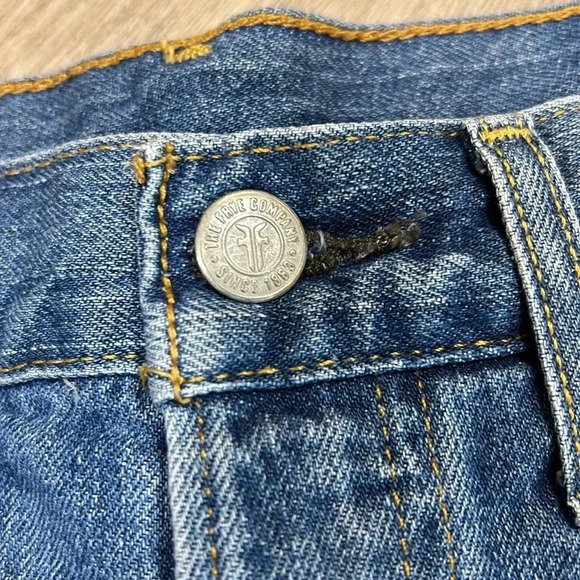 Frye Brand Classic Denim Medium Wash Distressed Cutoff Daisy Dukes Shorts / 26 - Picture 4 of 9